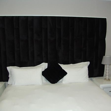 African Moon Corporate House كمبتون بارك المظهر الخارجي الصورة