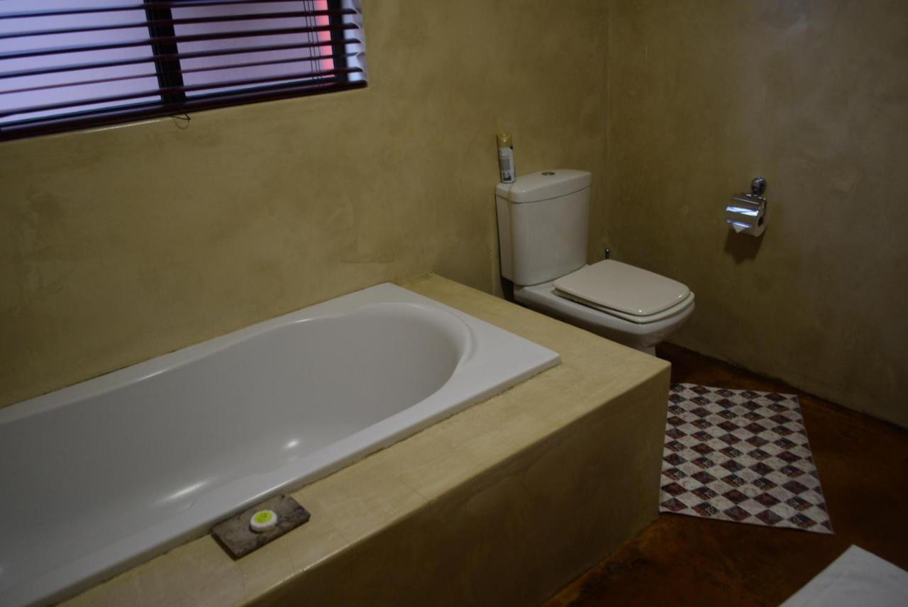 African Moon Corporate House كمبتون بارك المظهر الخارجي الصورة
