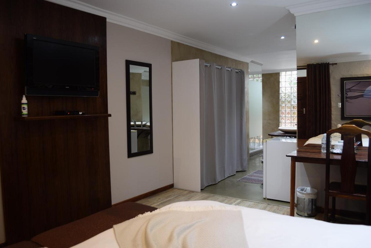 African Moon Corporate House كمبتون بارك المظهر الخارجي الصورة