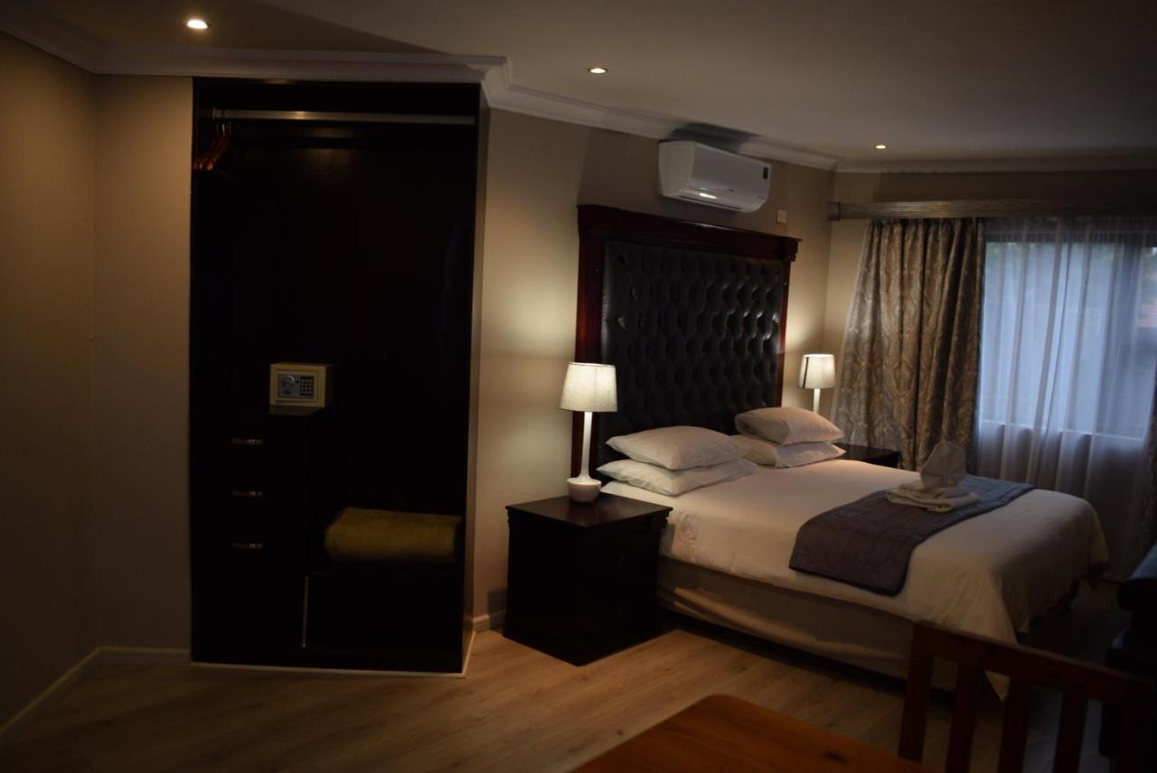 African Moon Corporate House كمبتون بارك المظهر الخارجي الصورة