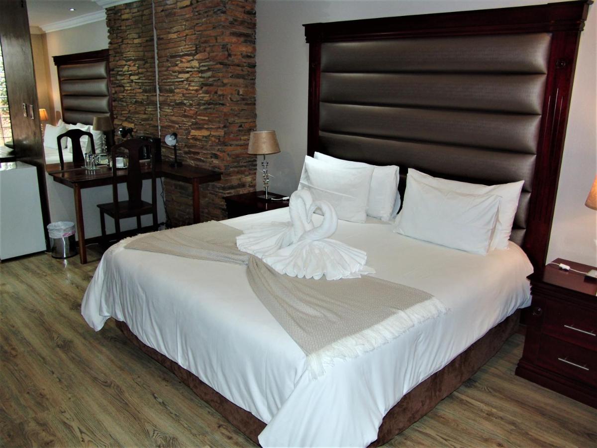 African Moon Corporate House كمبتون بارك المظهر الخارجي الصورة