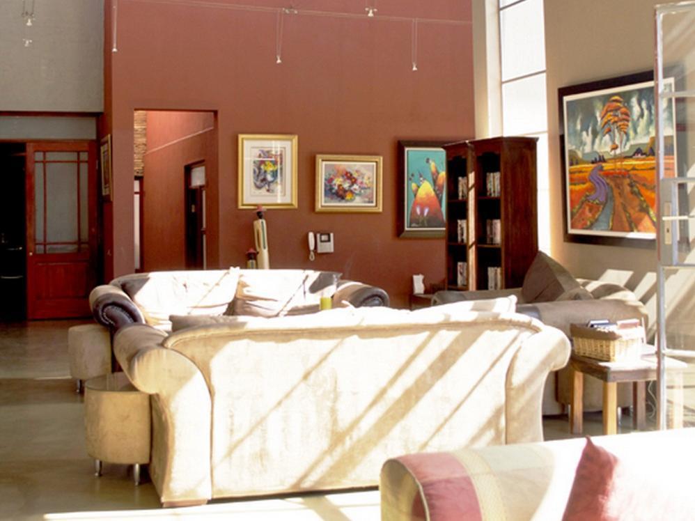 African Moon Corporate House كمبتون بارك المظهر الخارجي الصورة