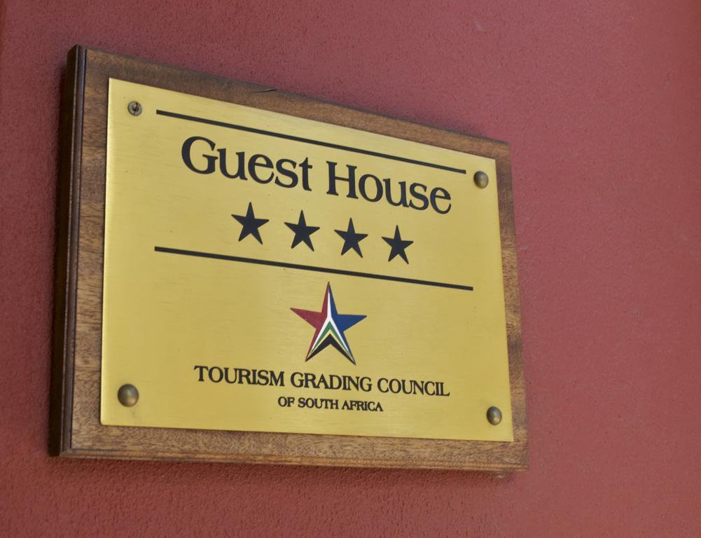 African Moon Corporate House كمبتون بارك المظهر الخارجي الصورة